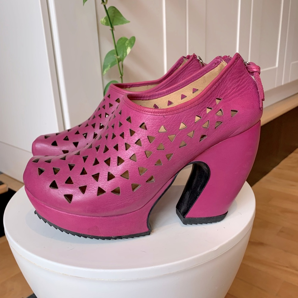 John Fluevog, Y2K pink sz 7.5 but fits 8